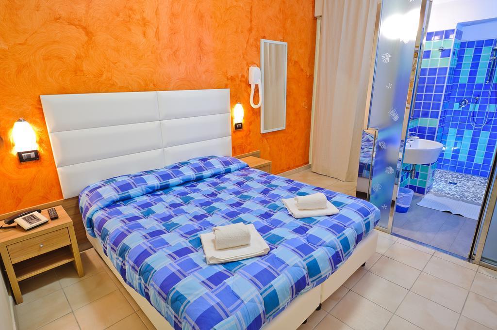 Hotel Vannucci リミニ エクステリア 写真
