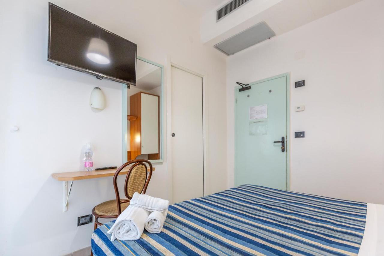 Hotel Vannucci リミニ エクステリア 写真