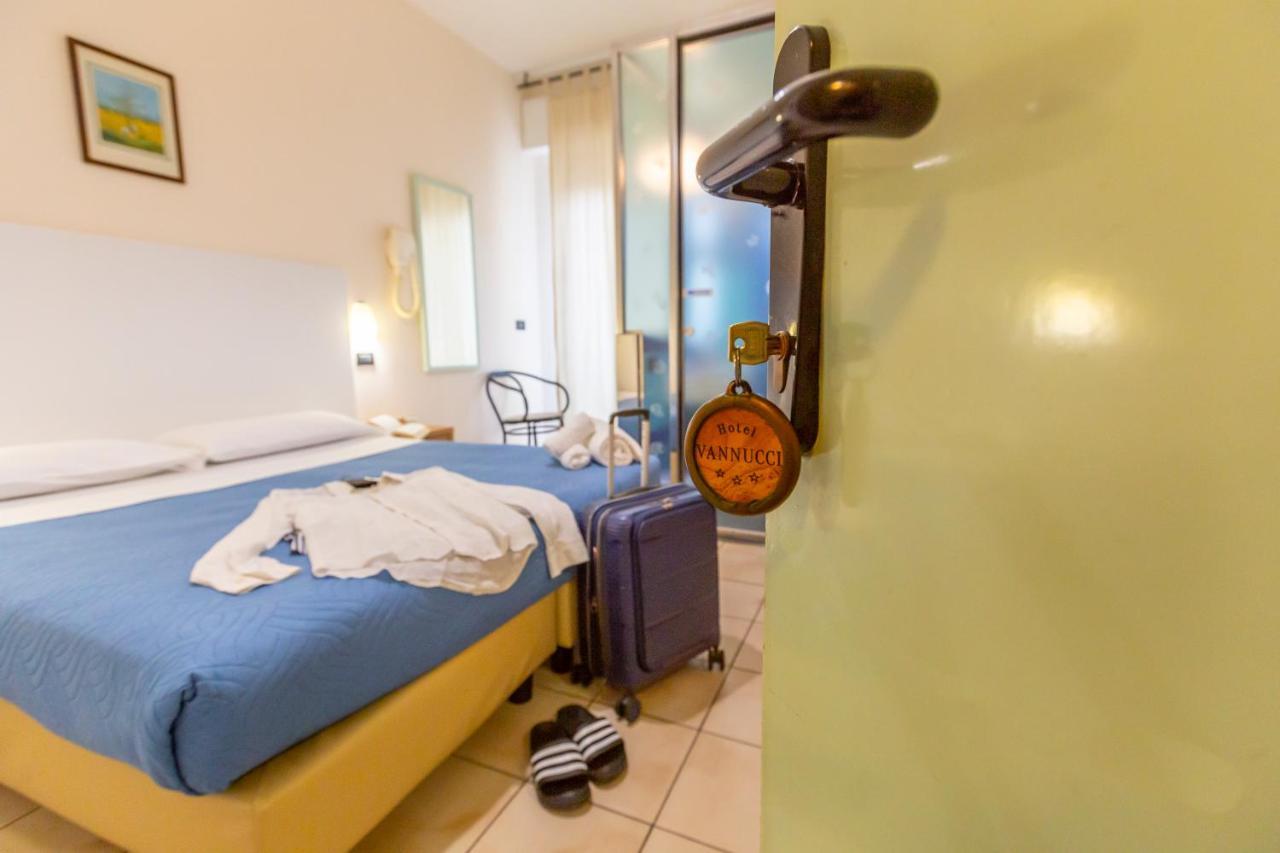 Hotel Vannucci リミニ エクステリア 写真