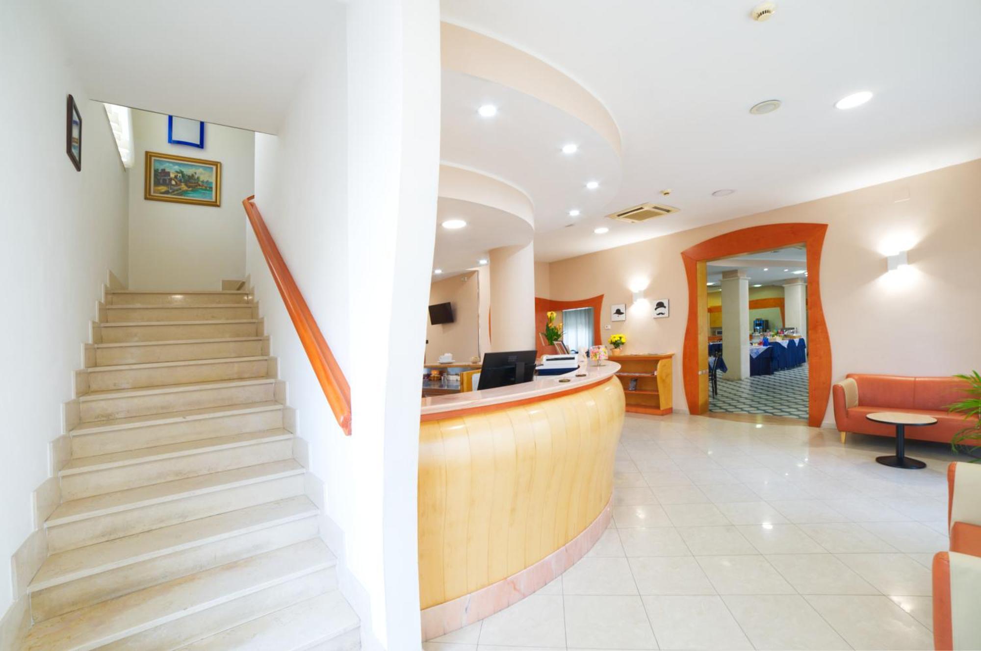 Hotel Vannucci リミニ エクステリア 写真