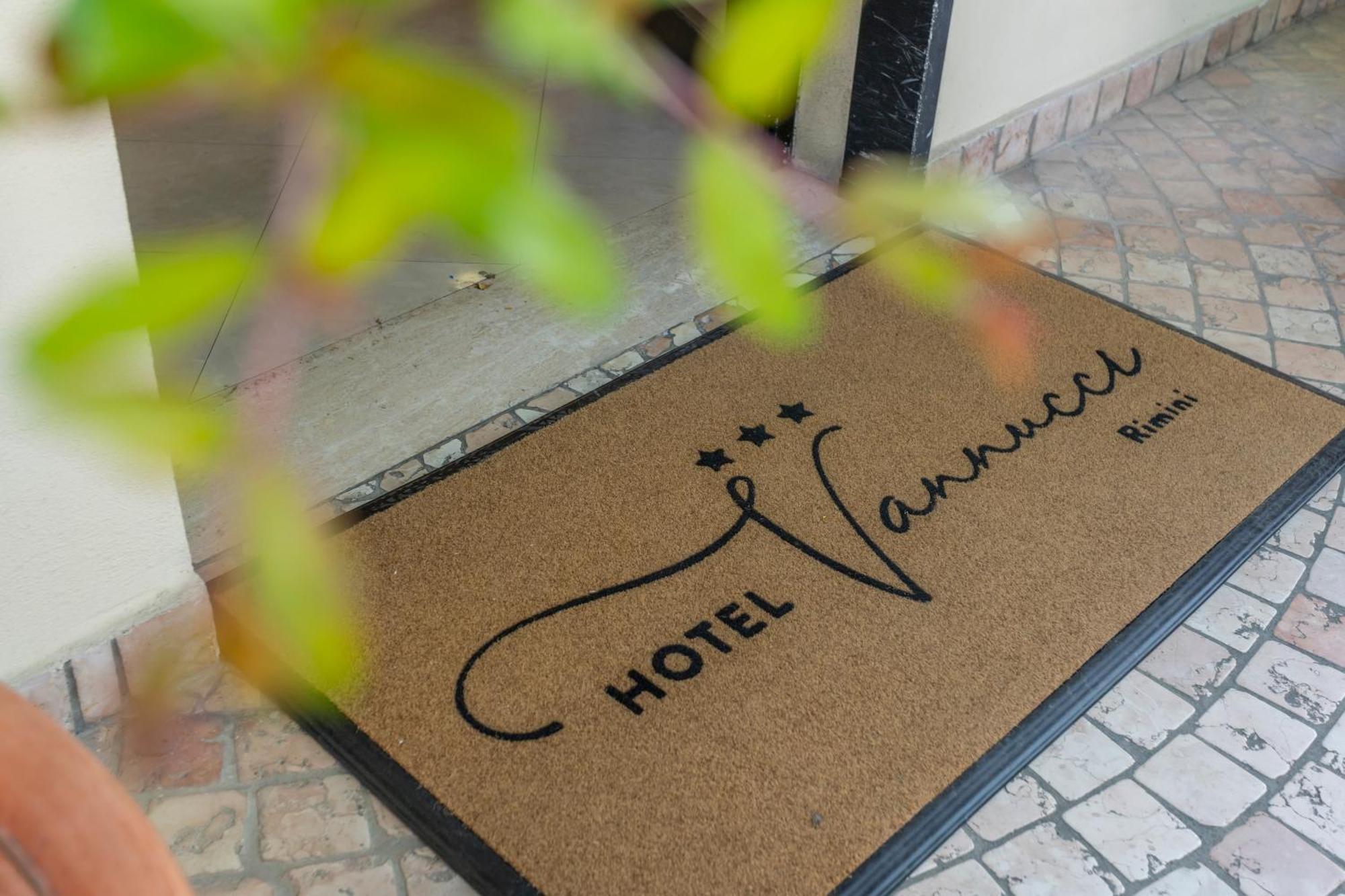 Hotel Vannucci リミニ エクステリア 写真