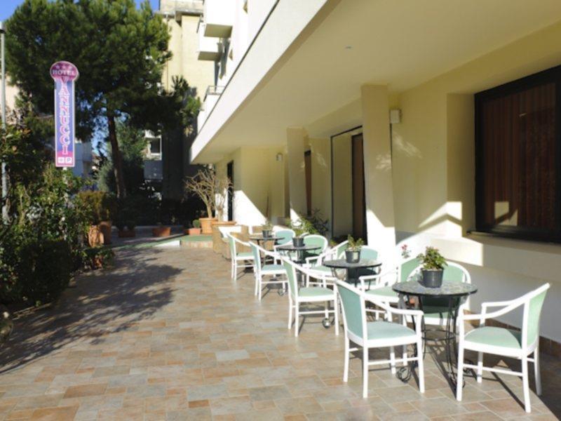 Hotel Vannucci リミニ エクステリア 写真